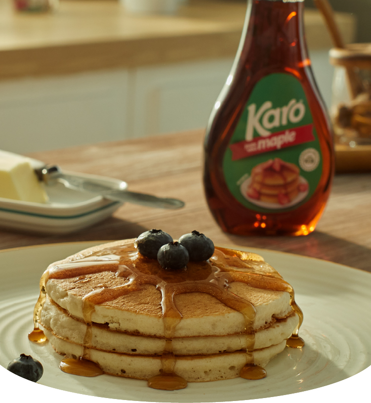 Hot cakes con moras azules con Karo® Maple